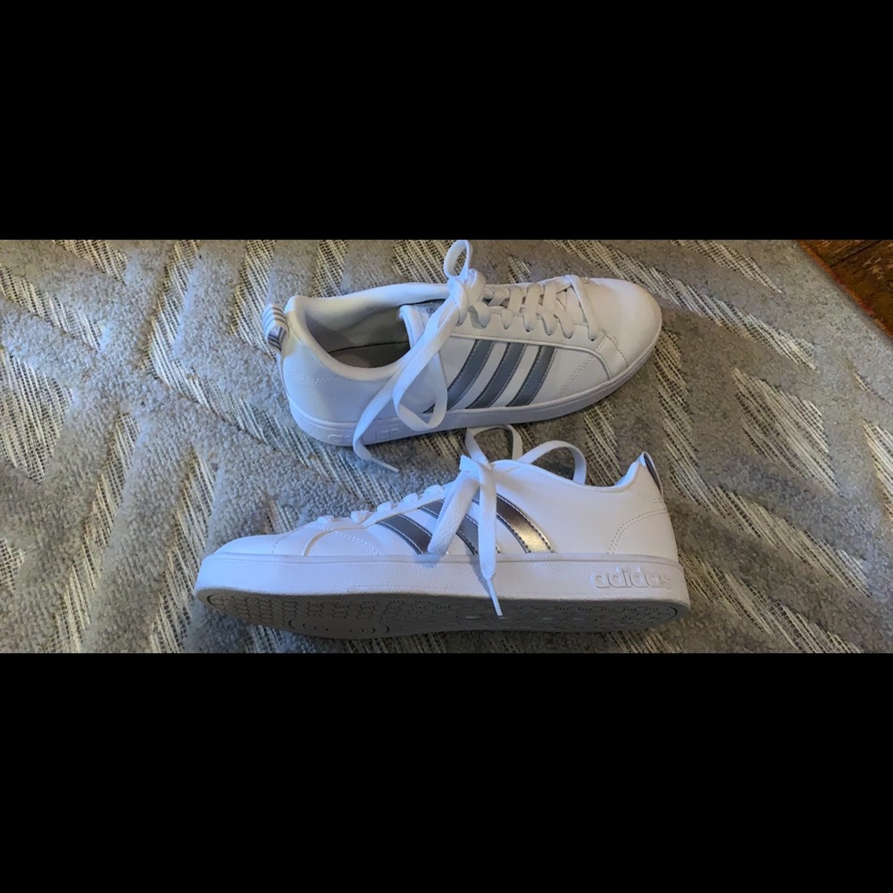 Adidas classic white and silver tennis shoes size 8